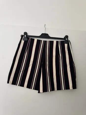 Short rayé Reserved noir blanc et rouge