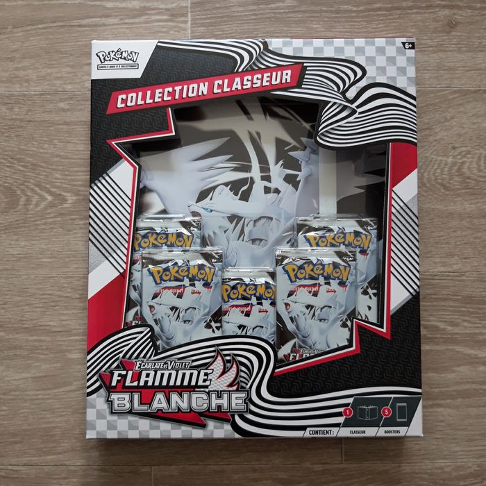 Coffret Pokémon Collection Classeur Flamme Blanche NEUF