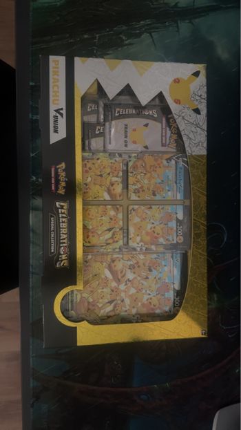 Coffret pikatchu célébration anglais 