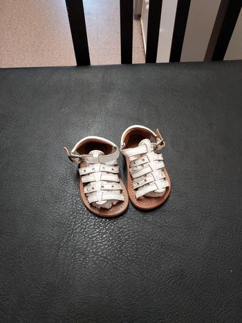 Lot de 4 paires de chaussures fille 18