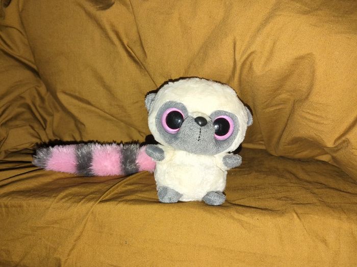 Peluche lémurien gros yeux