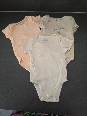 Lot 3 bodies Kiabi 9 mois