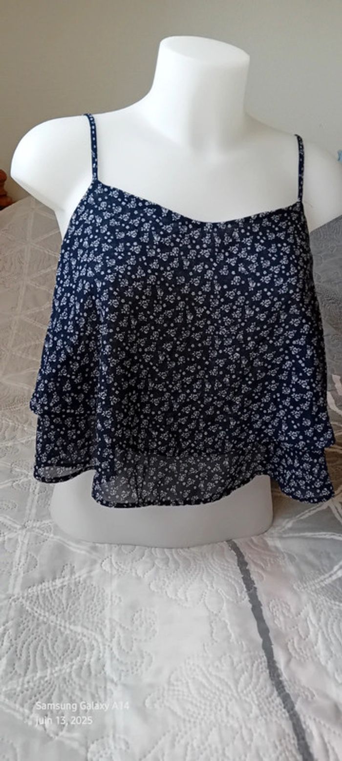 Top court fines bretelles avec volants imprimé fleurs marine femme S Tailly weijl - photo numéro 5