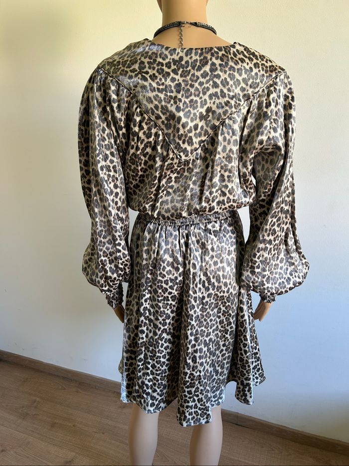 Robe léopard neuve à manches longues Naf Naf taille 42 (valeur 74€) - photo numéro 5