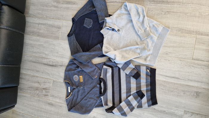 Lot de 4 pulls, taille 5 ans