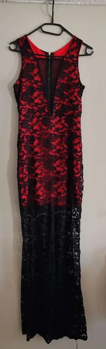Robe à dentelle noire et rouge made in Italie