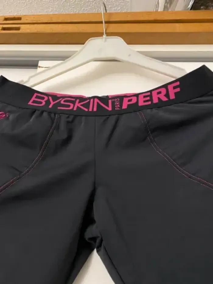 Legging sport rose et noir Byskinperf - photo numéro 2