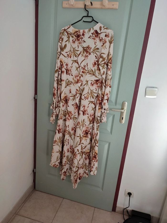 Robe fleurie longueur entre mollet et cheville - photo numéro 3
