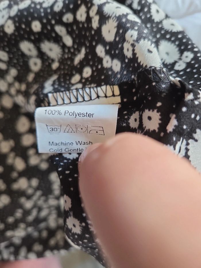 Robe à Fleur 🌸 Noir et Blanche de chez shein en taille S - photo numéro 6