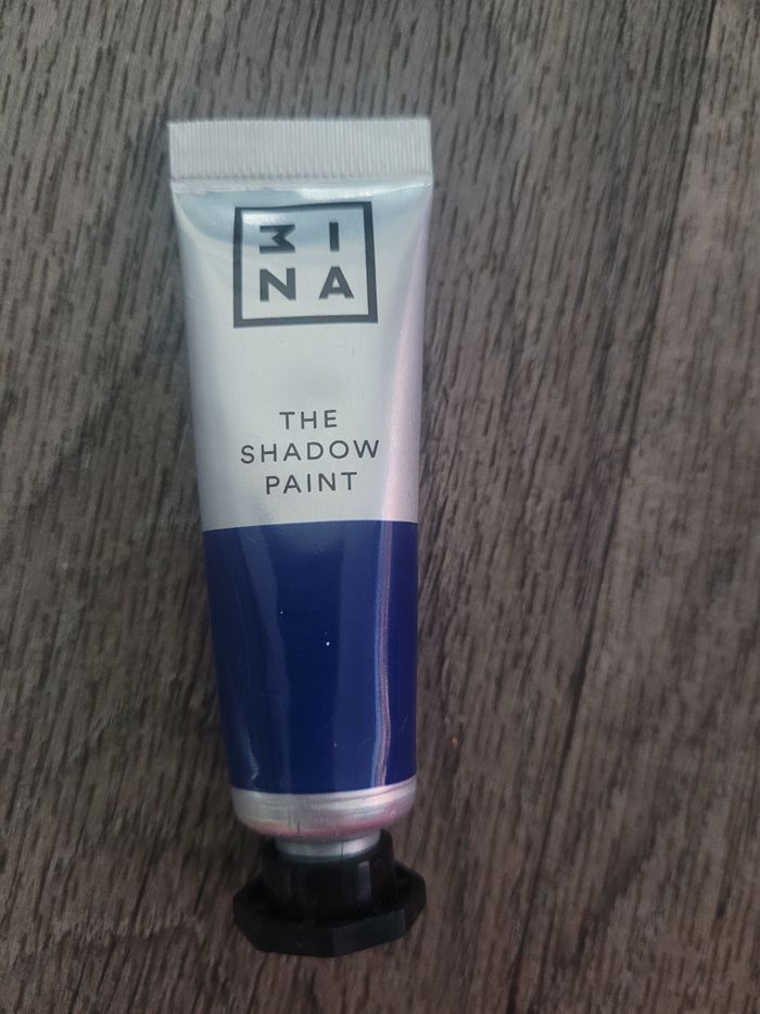 Ombre à paupiéres liquide bleu Mina