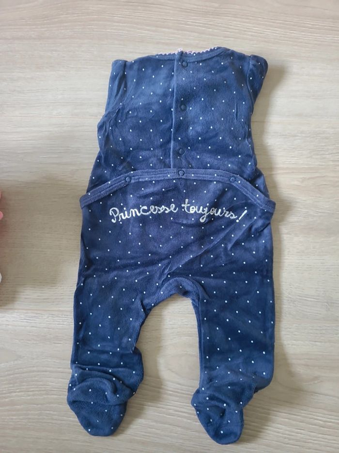 Pyjama 1 mois - photo numéro 2