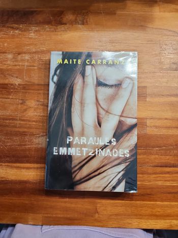 Livre : Paraules emmetzinades