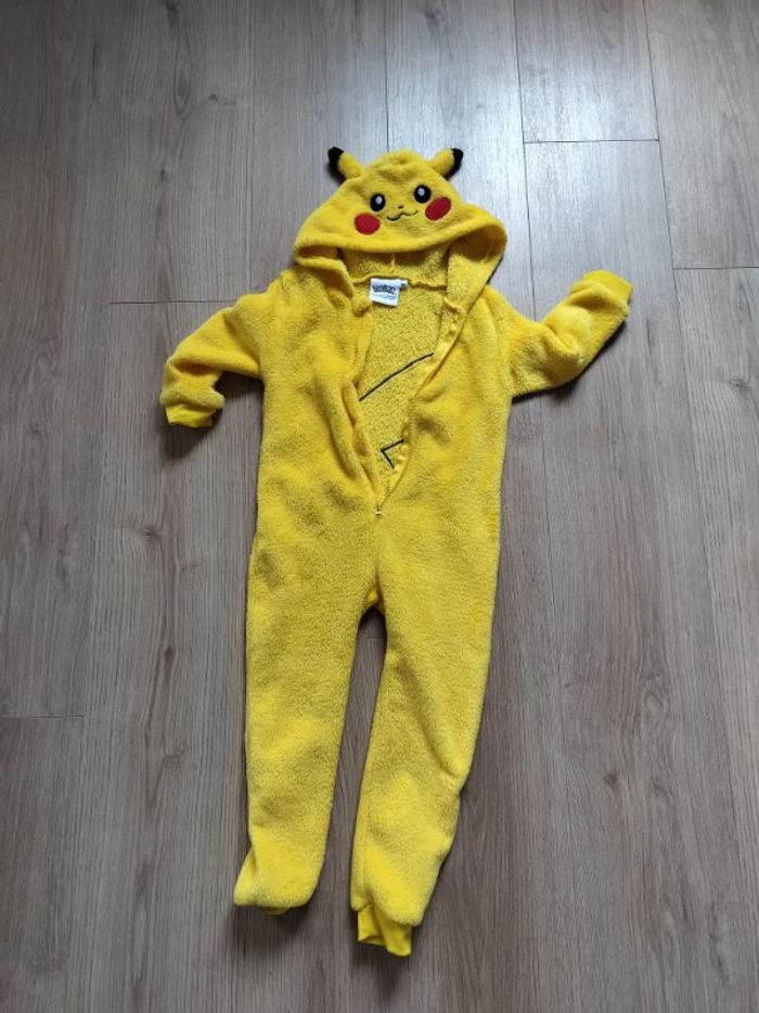 Tenue pikachu