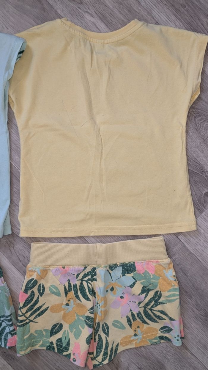 Lot pyjama identiques similaires fille jumelles 4 ans - photo numéro 5