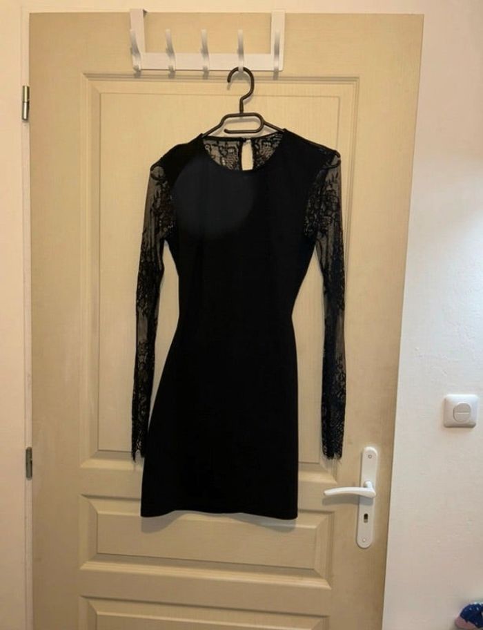 Robe courte dos nue