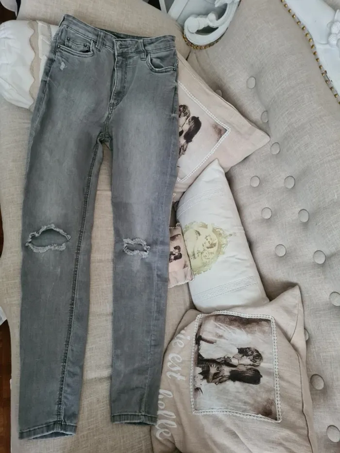 Jeans gris à trous Bershka Taille 36 - photo numéro 2