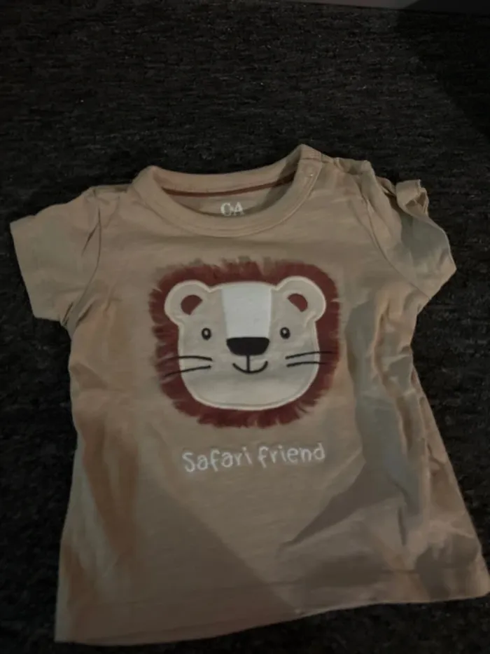 T-shirt lion
