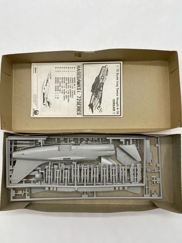Maquette Hasegawa Corsair II A-7A - photo numéro 2