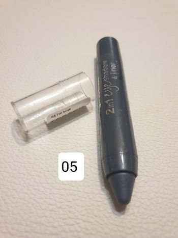 Crayon yeux 2 en 1 Essence 05 bleu