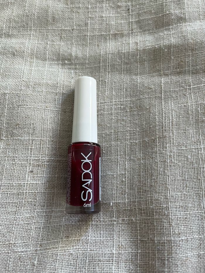 Vernis à ongles neuf