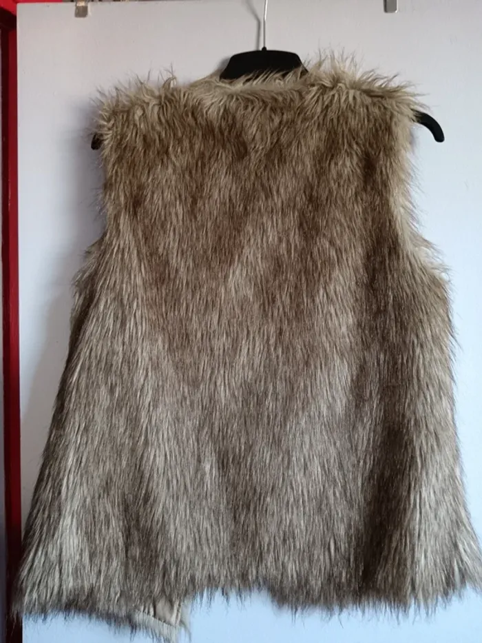 Veste sans manche femme fausse fourrure Taille L 40/42 - photo numéro 2