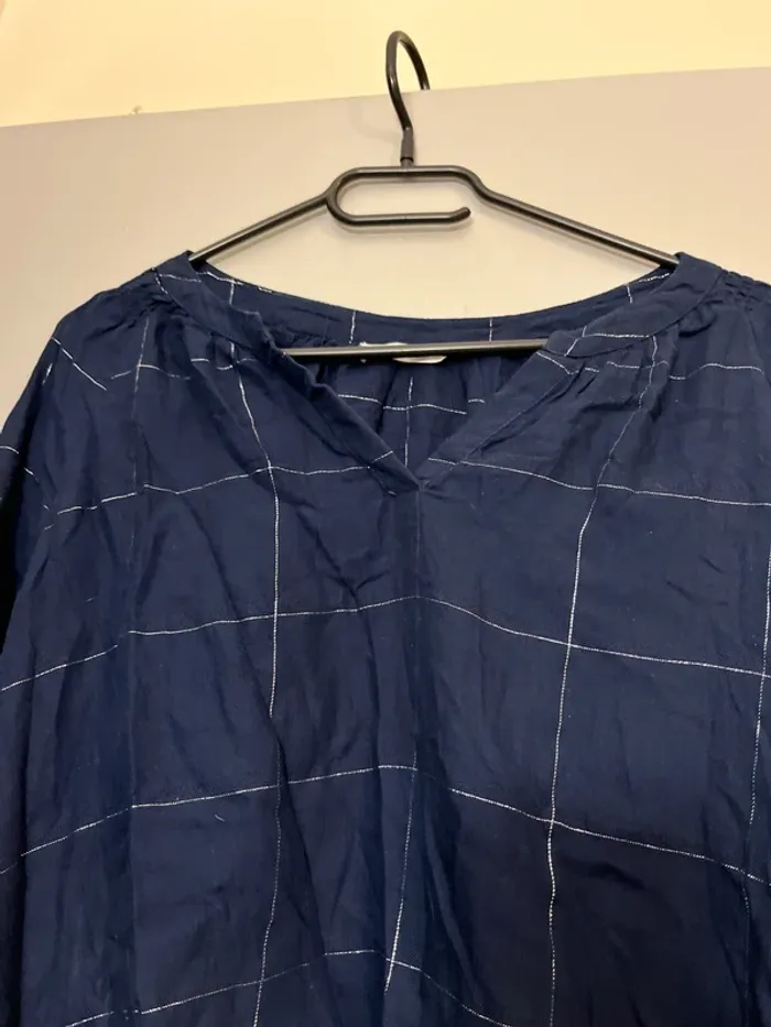 Blouse bleue et argentée - photo numéro 2