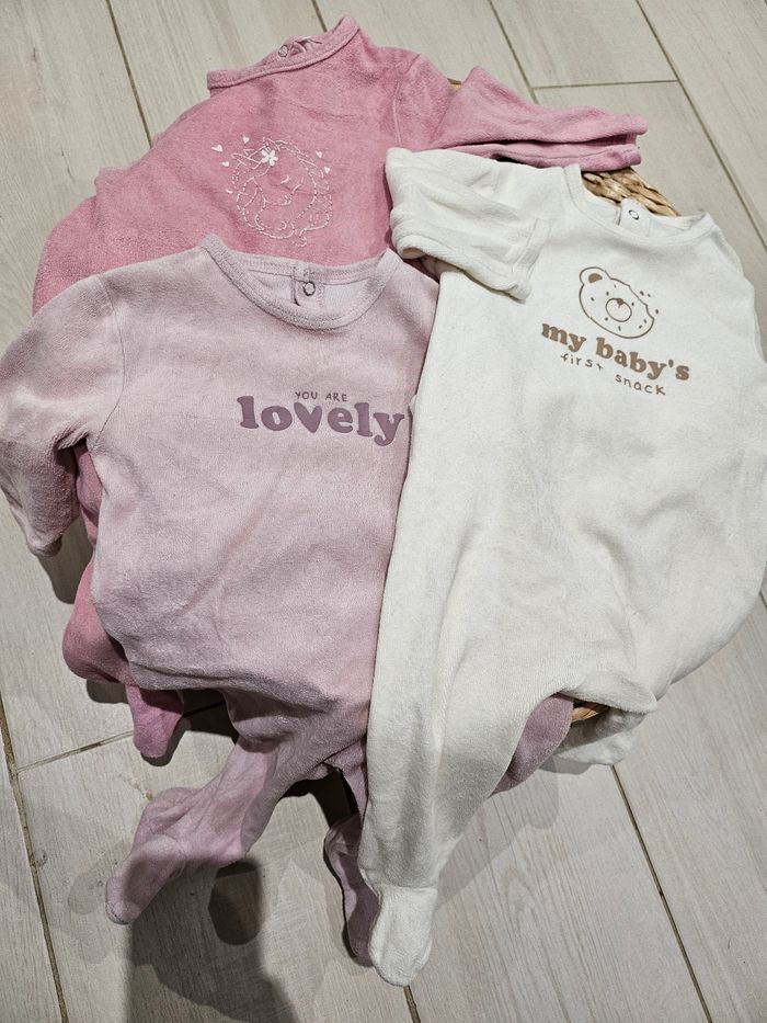 Lot 3 pyjamas 9 mois