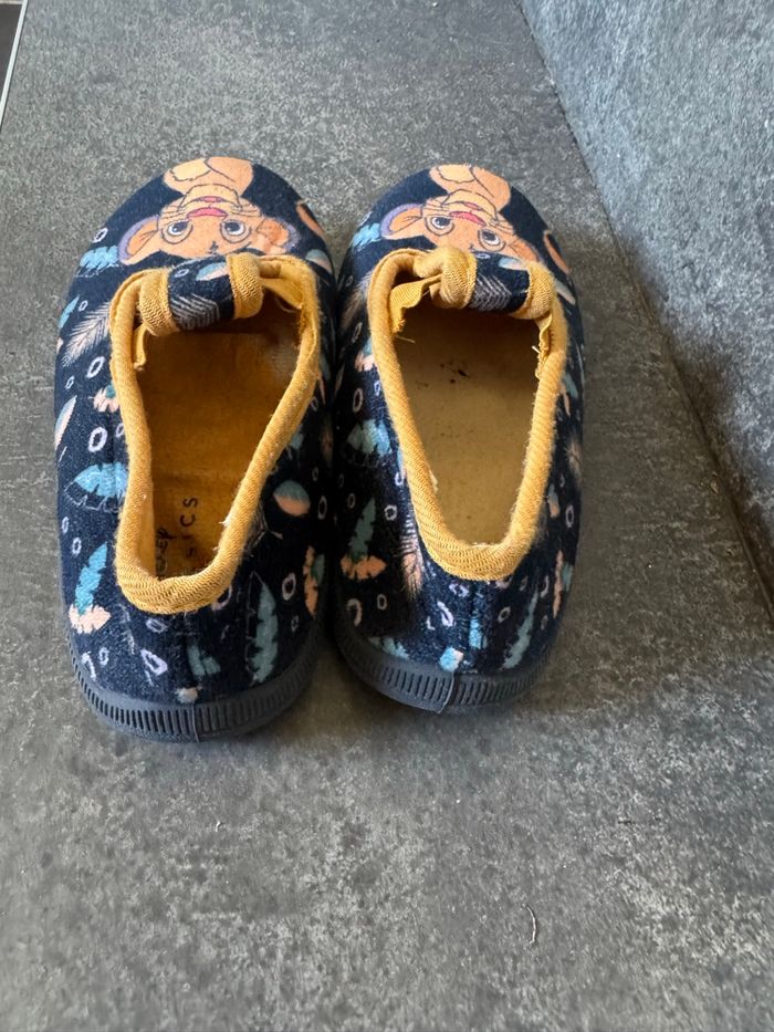 Chaussons Le roi Lion p.29 - 4€ - photo numéro 2