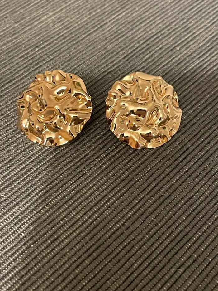 Boucles d’oreilles originales et raffinées dorée