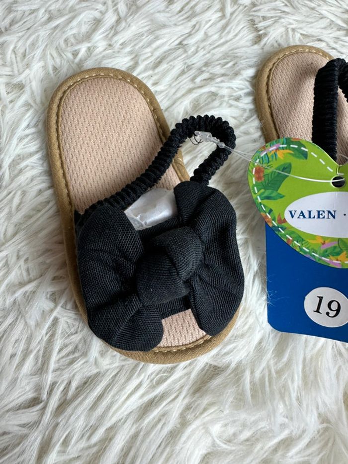 Paire de sandales / claquettes shein taille 19 - photo numéro 2