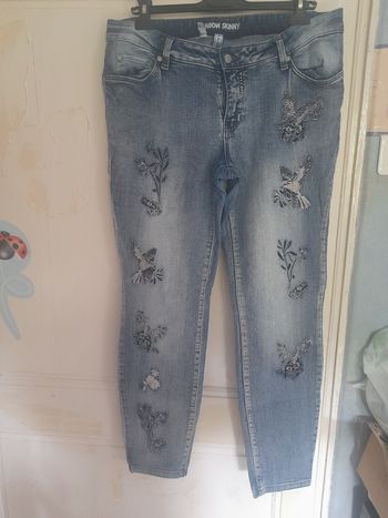 Jeans bleu brodé, marque Rainbow, taille 46