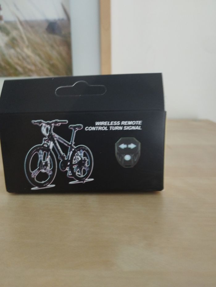 Feux arrière de deux roues avec clignotants et télécommande - photo numéro 2