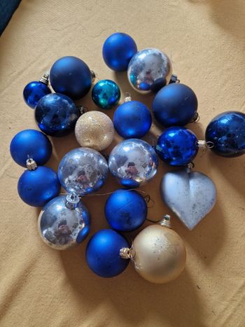 18 boules Noël bleues