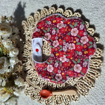 Bavoir forme fleur motifs fleurs