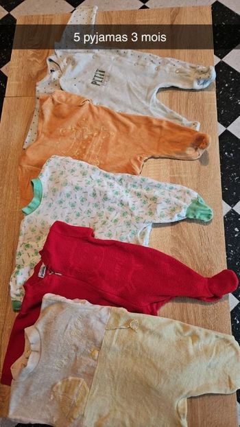 5 pyjamas