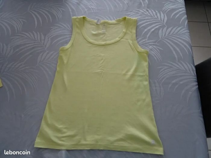 T-shirt sans manches
Débardeur taille 38