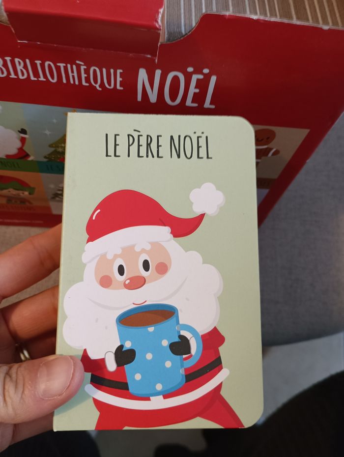 8 livres cartonnés ma petite bibliothèque de Noel neuf - photo numéro 3