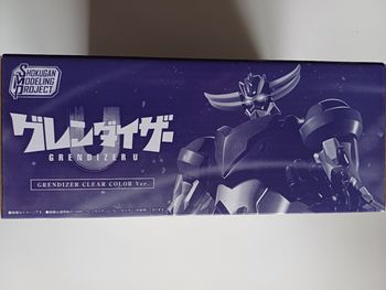 Figurine Goldorak U, version couleur transparente exclusive⁷
