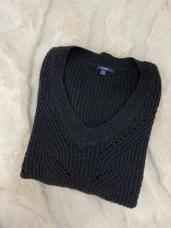 Pull en maille noir col en V