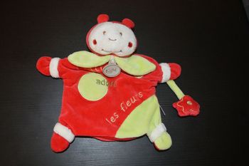 Doudou marionnette Babynat Cocci adore les fleurs coccinelle