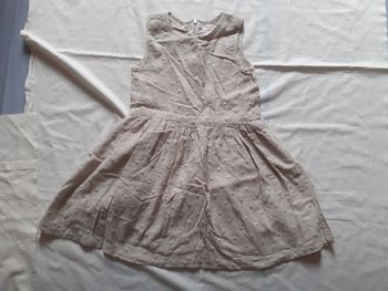 Robe beige motif ronds en relief