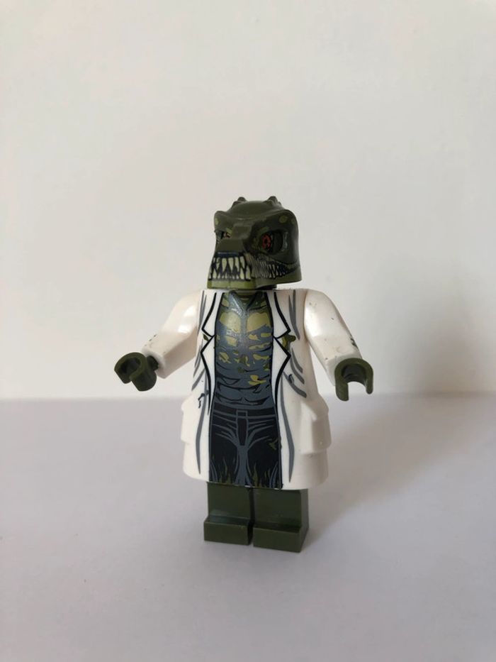 Figurine type lego Lézard. Marvel