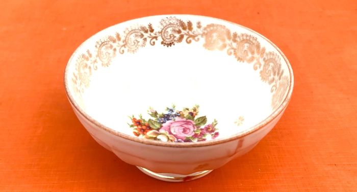 Bol côtelé (petit modèle) Porcelaine Décor floral / Frise dorée - photo numéro 7