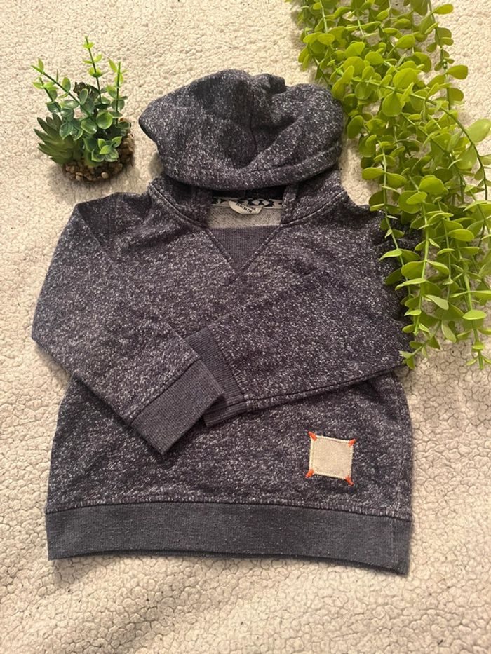 Très beau sweat à capuche petit garçon