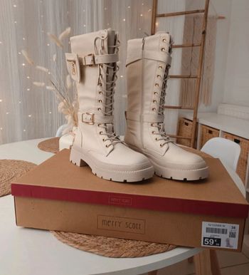 Jolie paire de bottes beige avec zip pointure 38 neuves avec étiquettes 🏷