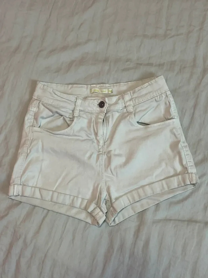 Short court et moulant blanc