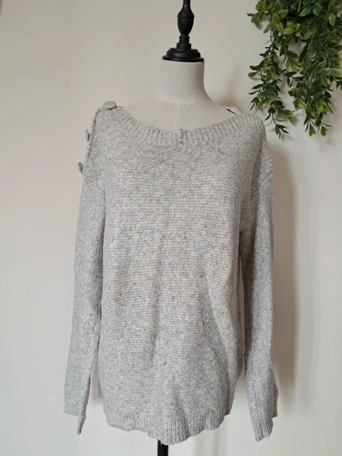 Pull gris chiné femme col bateau détails boutons