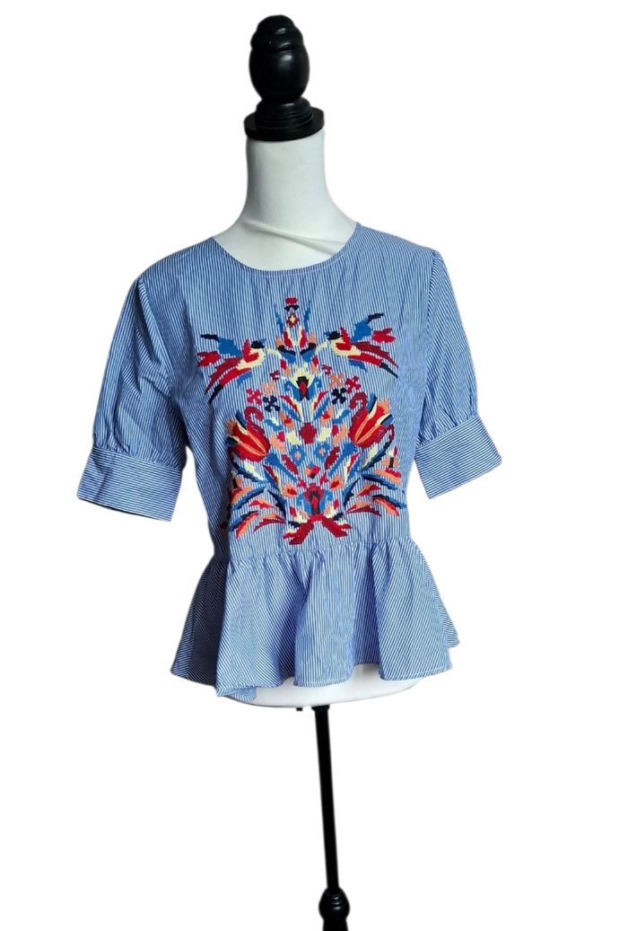 Haut à rayures bleues à broderie T.38 Mango