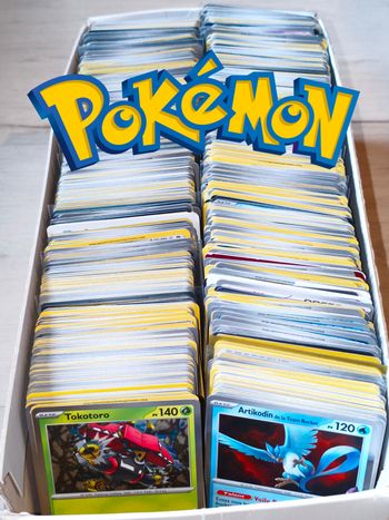 Lot de 100 cartes Pokémon VF en très bon état 