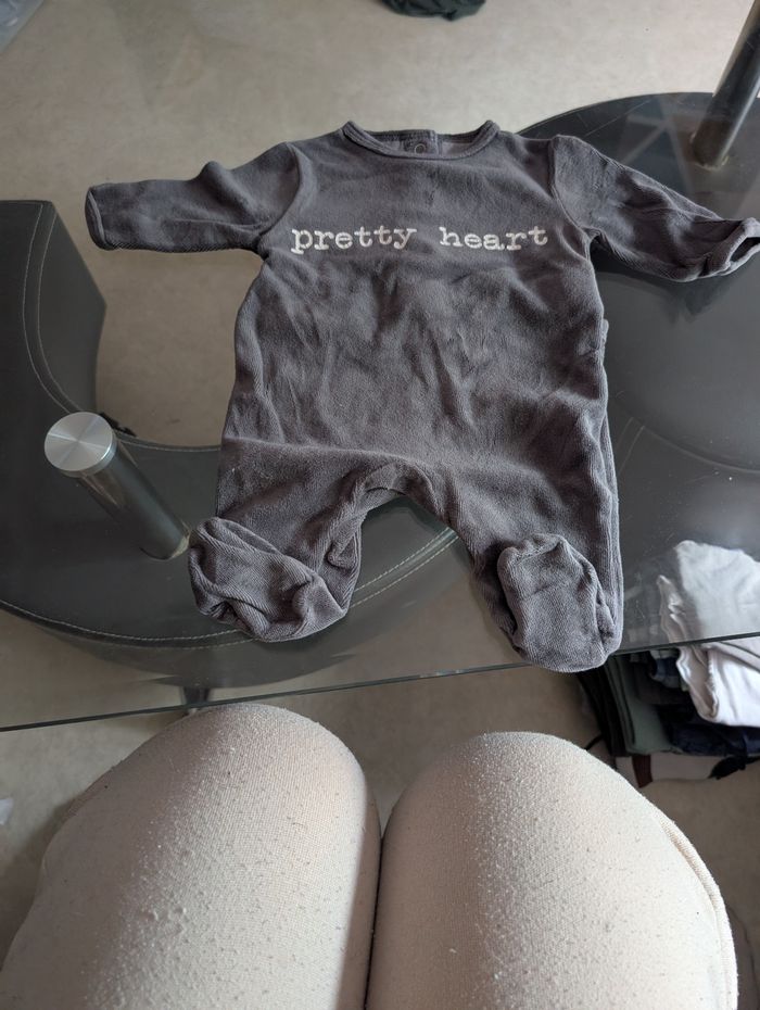 Lot de pyjamas  1 mois - photo numéro 3